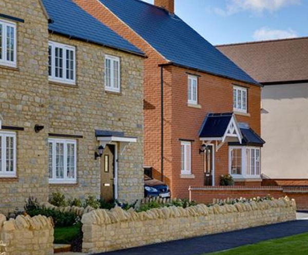 House buyers in Silverstone race to purchase new-build homes for Christmas